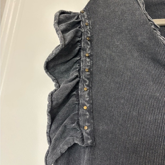 We The Free dark gray,washed ruffle details on the sleeves v neckline size small - Picture 3 of 4